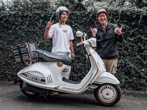 Vespa 946 Christian Dior Pertama di Indonesia Laku Rp 1,350.